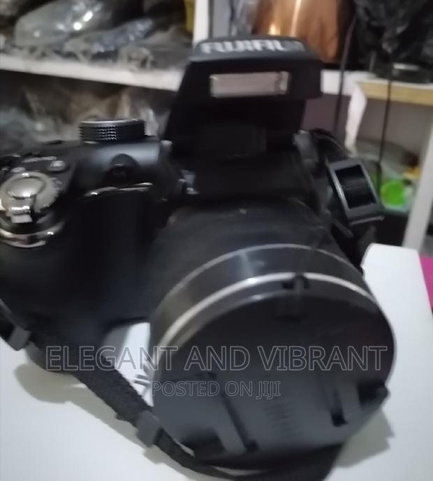 Untextured Fujifilm Camera, 14 Mp , Power Turn On But Not Screen photo 4