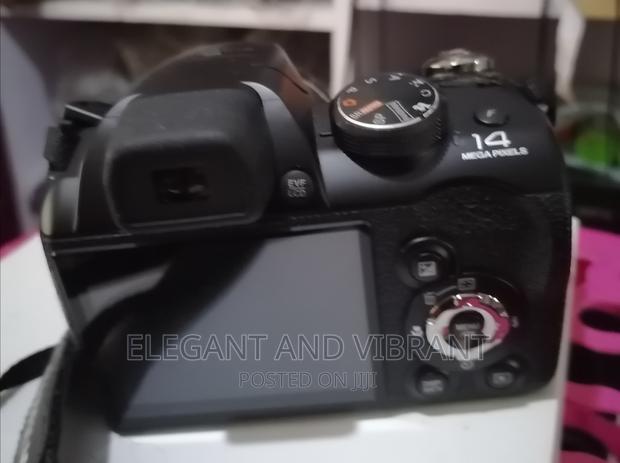Untextured Fujifilm Camera, 14 Mp , Power Turn On But Not Screen photo 7