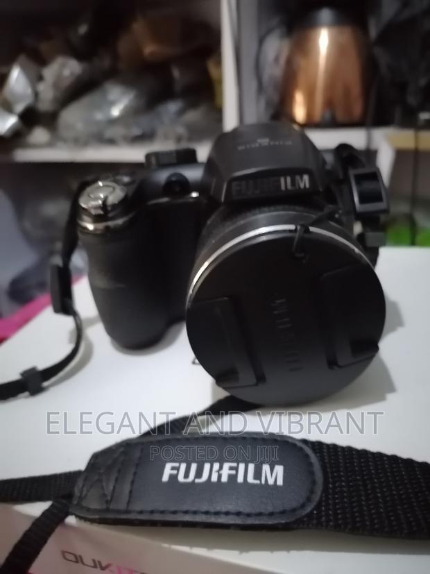 Untextured Fujifilm Camera, 14 Mp , Power Turn On But Not Screen photo 11