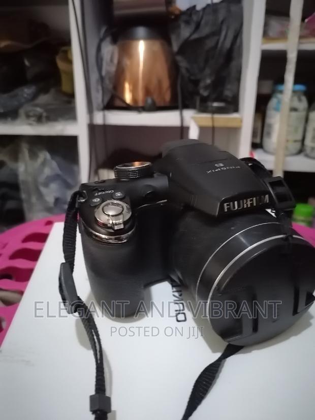 Untextured Fujifilm Camera, 14 Mp , Power Turn On But Not Screen photo 12