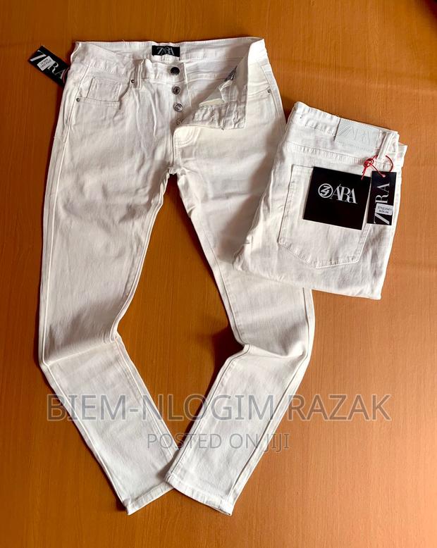 Original Zara White Jeans Available in Stock · Photo 4