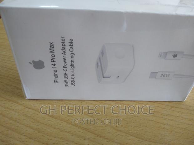 iPhone Type C the STRNG Fast Charger · Photo 1