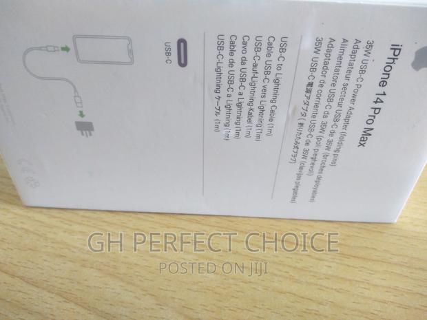 iPhone Type C the STRNG Fast Charger · Photo 2