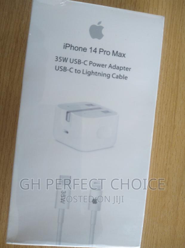 35wt USB - C iPhone Fast Charger · Photo 1