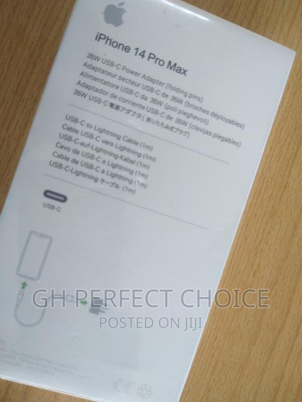 35wt USB - C iPhone Fast Charger · Photo 2