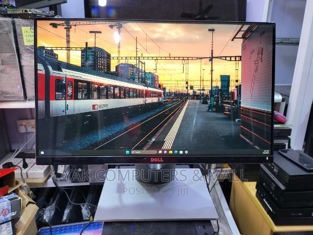 22 Inch Dell Ips Edgeles Monitor Full Hd Fir Ur Office Desk