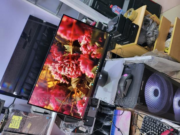 22 Inch Dell Ips Edgeles Monitor Full Hd Fir Ur Office Desk