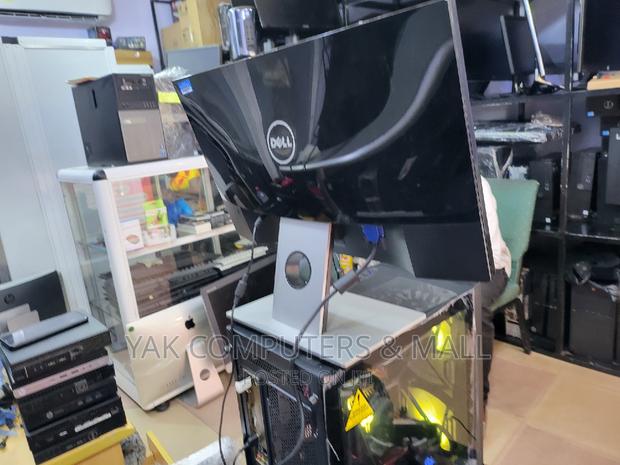 22 Inch Dell Ips Edgeles Monitor Full Hd Fir Ur Office Desk