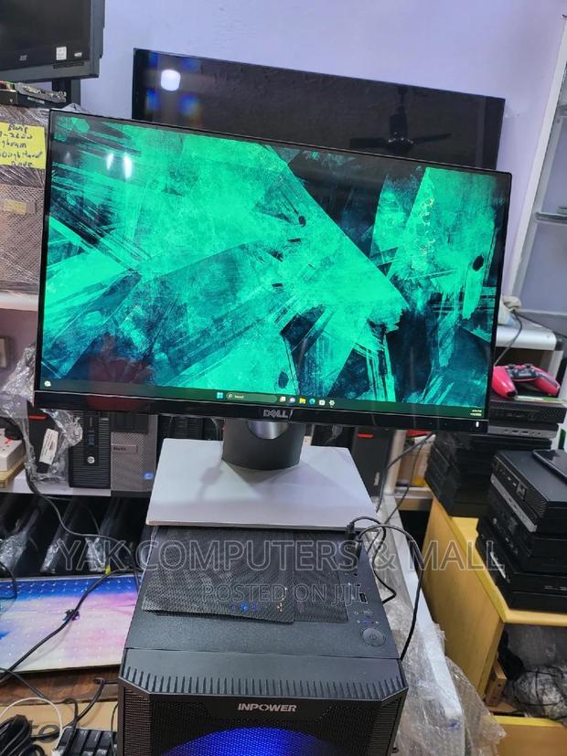 22 Inch Dell Ips Edgeles Monitor Full Hd Fir Ur Office Desk