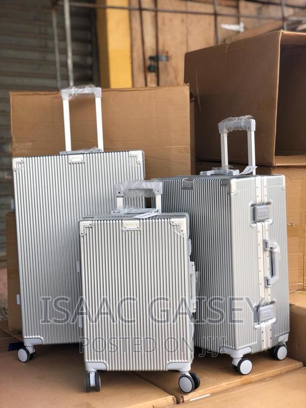 Zipless Quality Anticrake Luggages · Photo 2