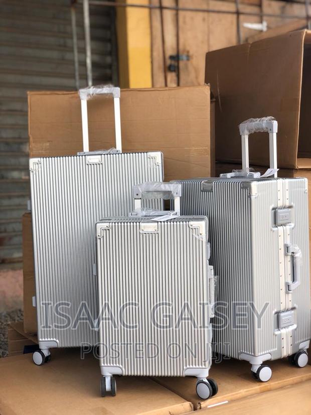 Zipless Quality Anticrake Luggages · Photo 3