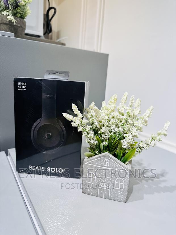 Best and Affordable Solo 3 Headset · Photo 2