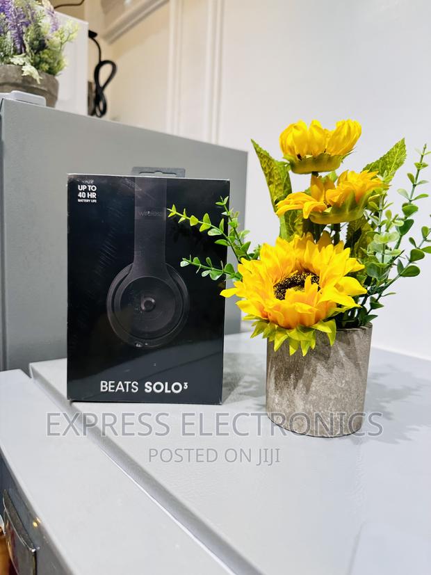 Best Buy for Less Beats Solo 3 Headphone · Photo 2