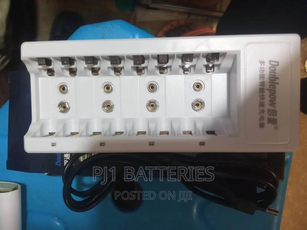 AA 10 Slot Charger · Photo 4