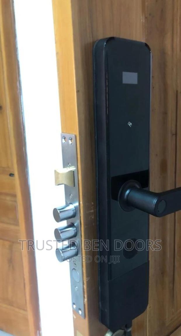 Paladin Smart Lock for All Doors [Card+Code+Fingerprint] · Photo 2