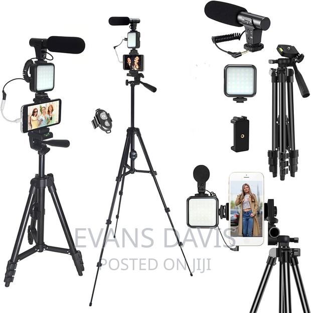 Adjustable Tripod Stand Vlogging Kit With Mic,Remote Light · Photo 3