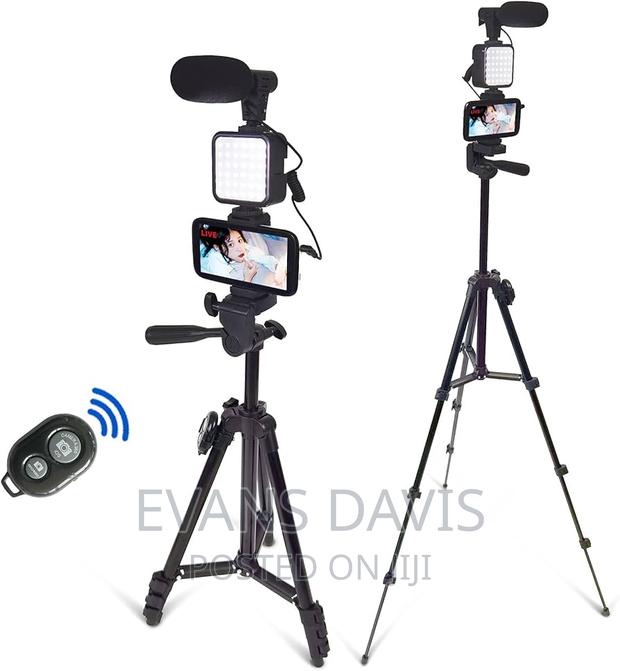 Adjustable Tripod Stand Vlogging Kit With Mic,Remote Light · Photo 4