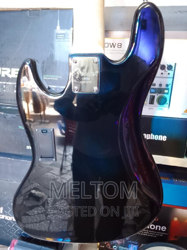 Fender Jazz Bass Guitar (Active) · Photo 4