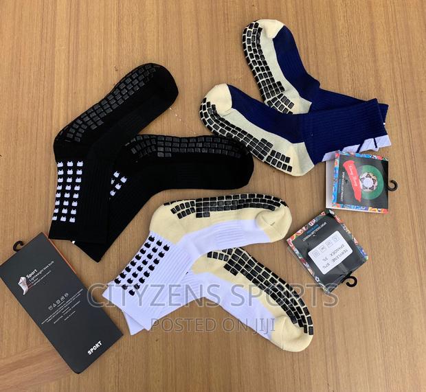 Grip Socks For Footballers · Photo 3