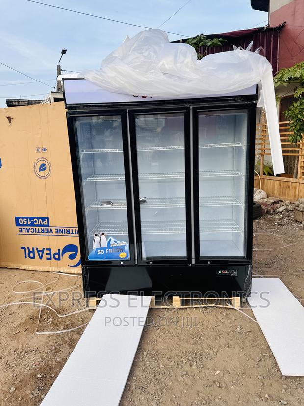Essential New 3doors Display Fridge Pearl · Photo 2