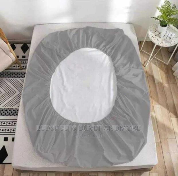Quilted Waterproof Matress Protector With 2 Pillow Covers · Photo 2