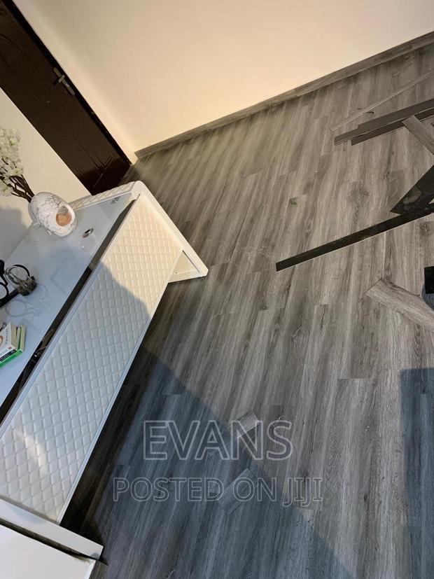 SPC, Vynil and LAMINATE Specialist · Photo 4