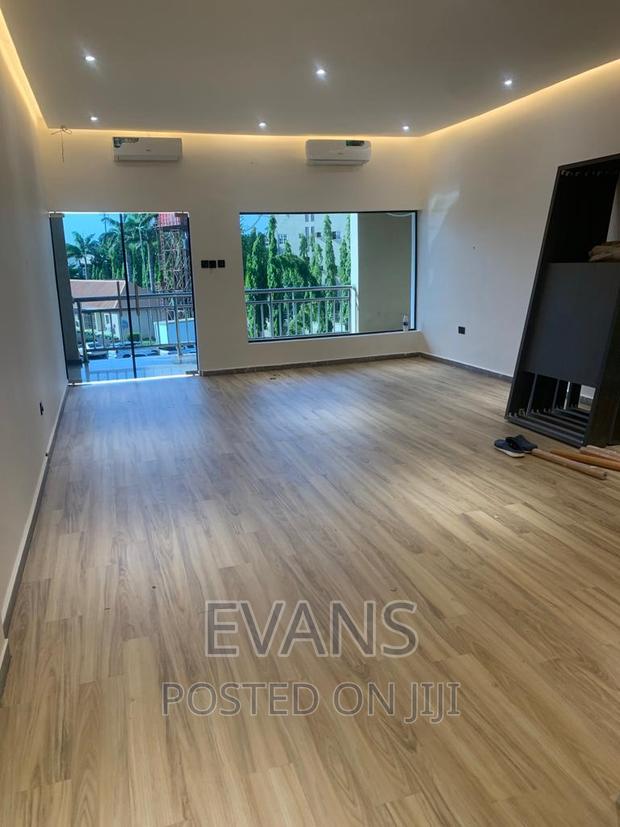 SPC, Vynil and LAMINATE Specialist · Photo 3