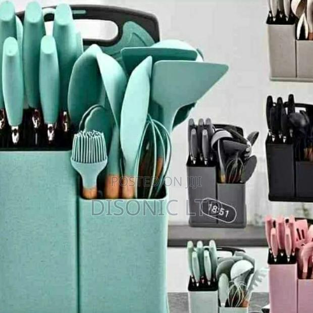 19 Pieces Silicone Laddles With Chopping Board and Knives · Photo 2