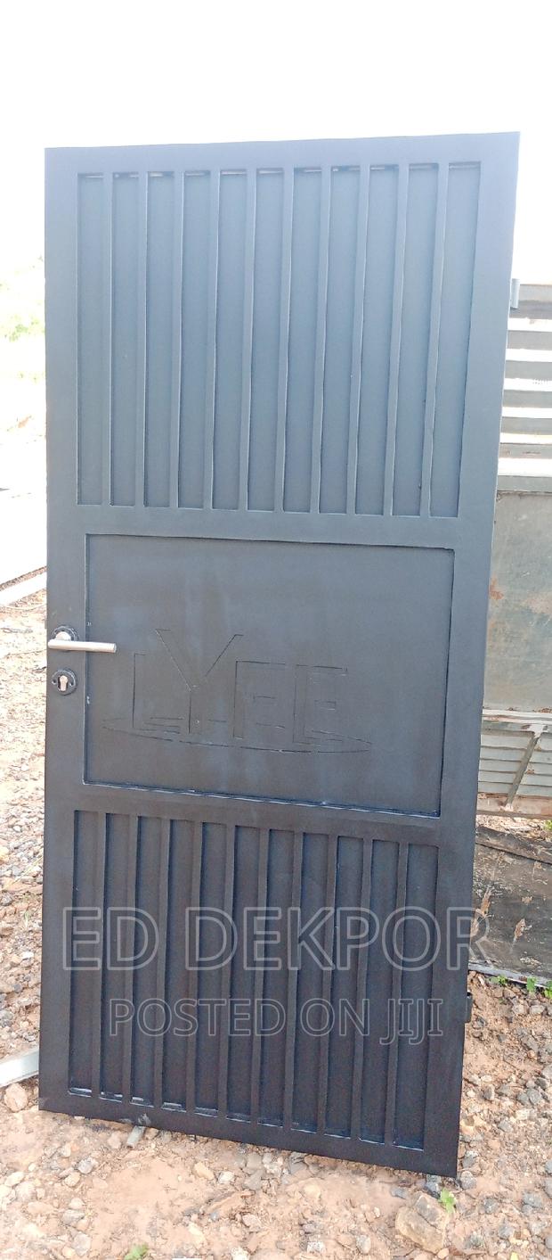 Small Entrance Gate · Photo 1