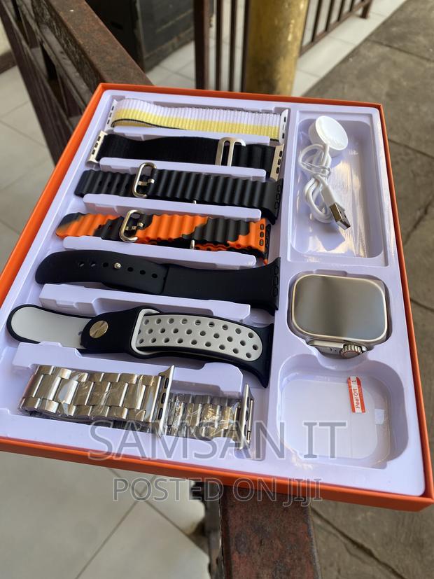 Smart Watch With 7 Free Straps/ Handles (7 in 1 Smartwatch) photo 3