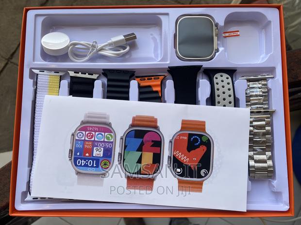Smart Watch With 7 Free Straps/ Handles (7 in 1 Smartwatch)