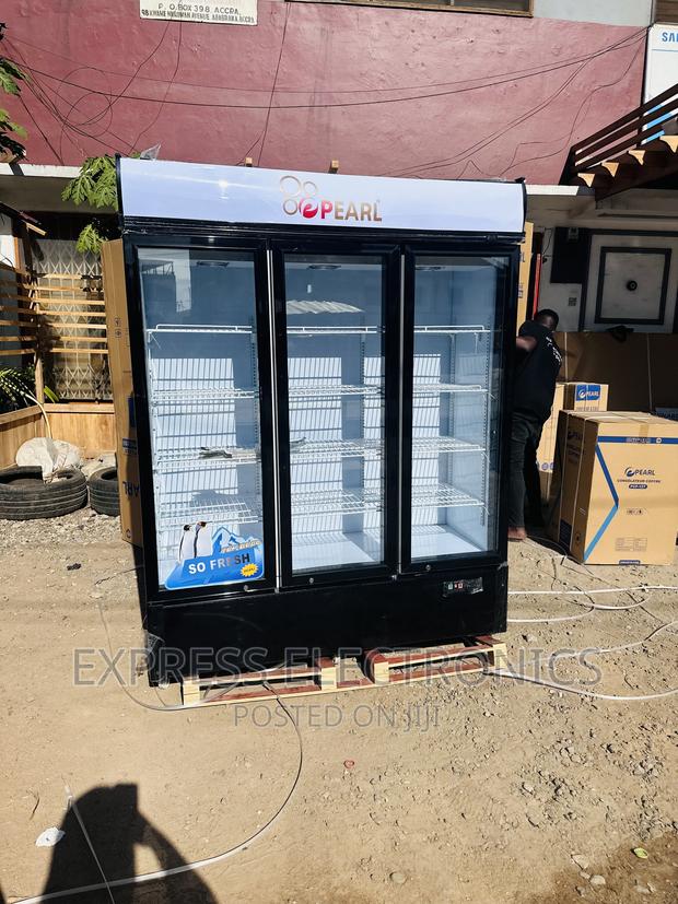 3doors Tempered Glass Pearl Display Fridge White · Photo 2