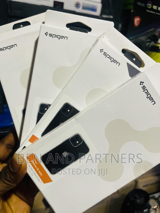 Spigen Ultra Hybrid For iPhone 12 Mini Case - Crystal Clear · Photo 4