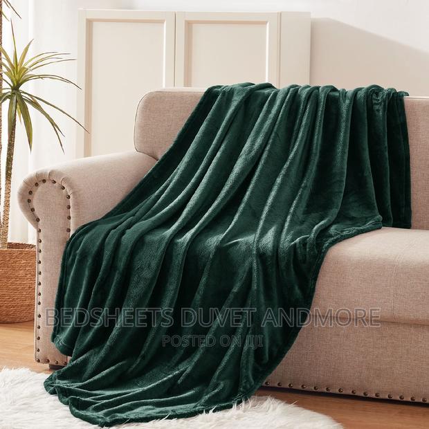 Green Flannel Blanket · Photo 4