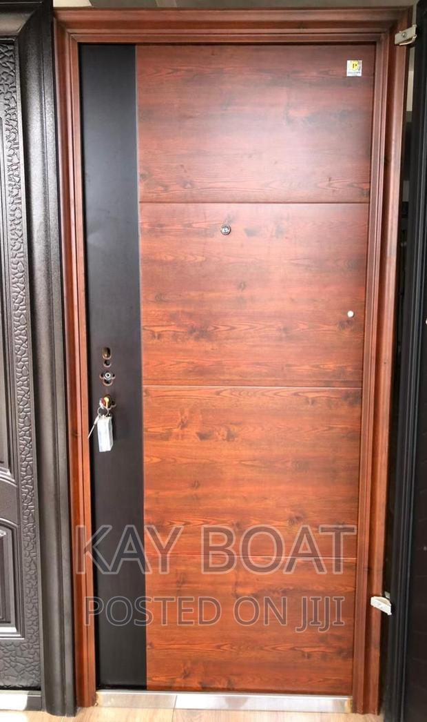 Smooth Brown Door · Photo 2