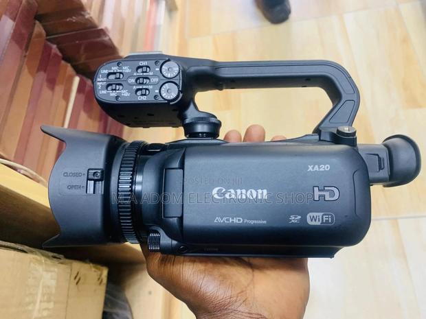 Canon Xa20 Professional Video Camera With Wi-Fi Inbuilt · Photo 4