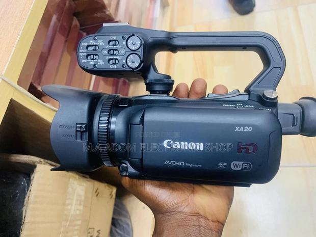 Canon Xa20 Professional Video Camera With Wi-Fi Inbuilt · Photo 3