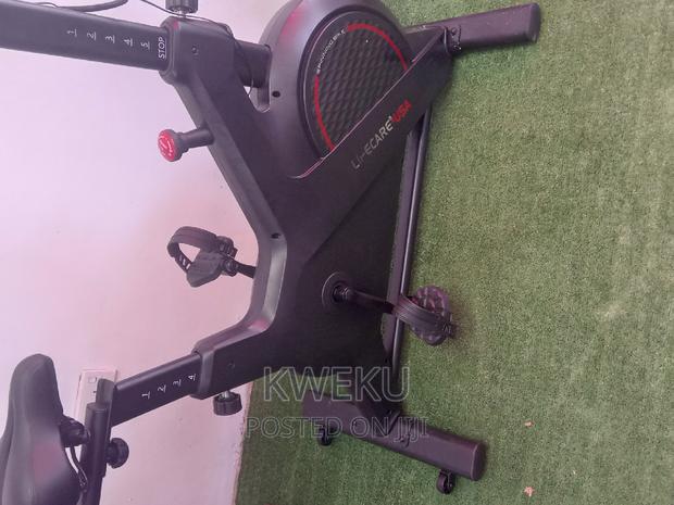Commercial Spinning Bike · Photo 3