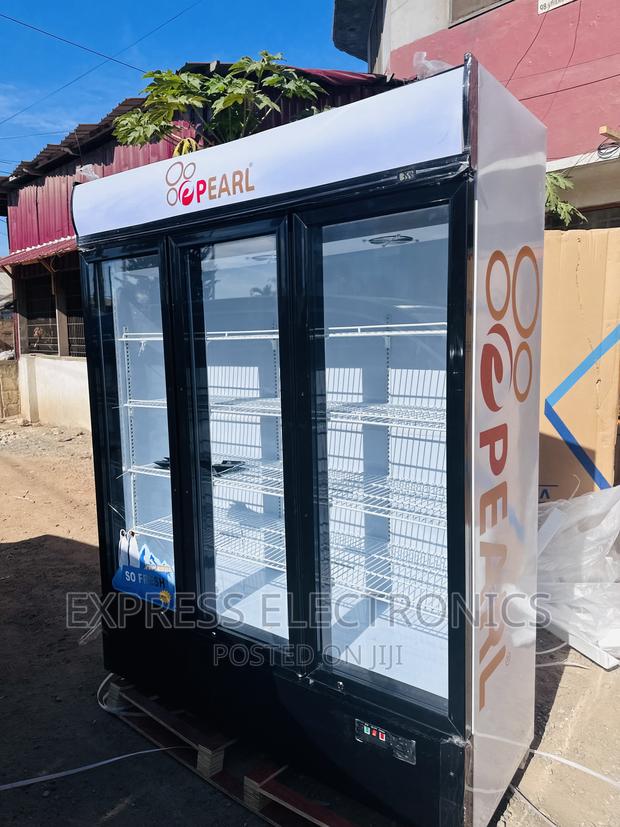 Easy to Us Three Doors Display Fridge Pearl PVC-150 · Photo 2