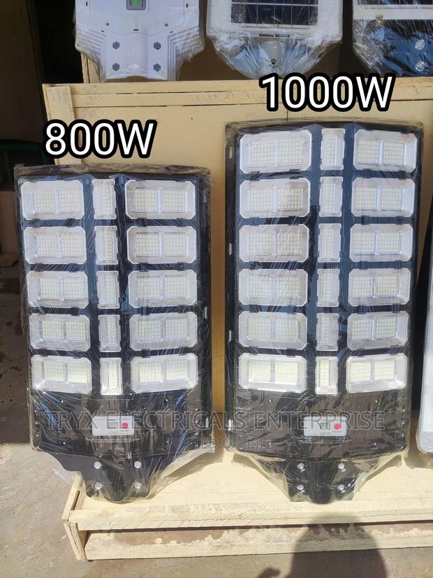 800W 1000W Solar Street Light - Wide Angle · Photo 2