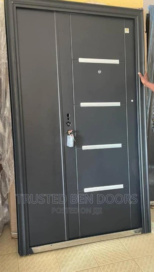 Adorable Paladin One/Half Turkish Black Security Door · Photo 2