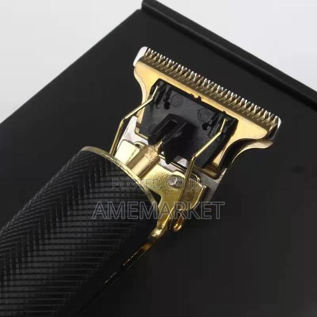 T-Blade Rechargeable Hair Clipper- Black · Photo 4