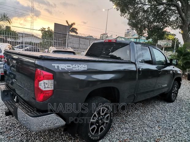 Toyota Tundra 2016 Gray