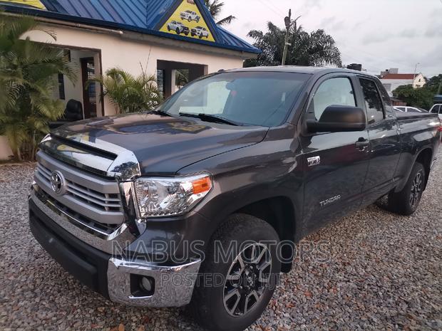 Toyota Tundra 2016 Gray