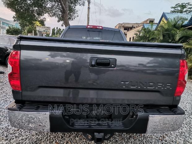 Toyota Tundra 2016 Gray