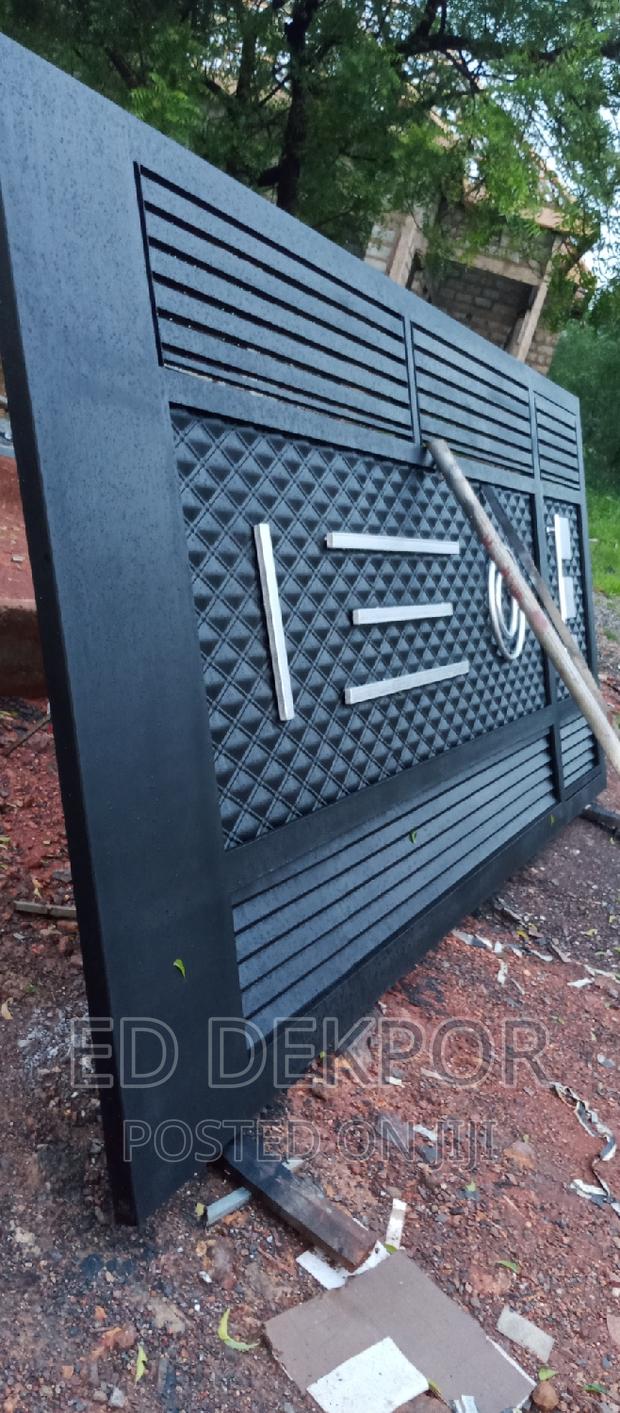 Strong Metal Galvanized Gate · Photo 1