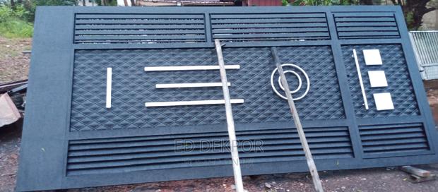 Strong Metal Galvanized Gate · Photo 2