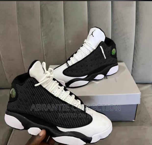 Air Jordan Retro 13 Black/White · Photo 4