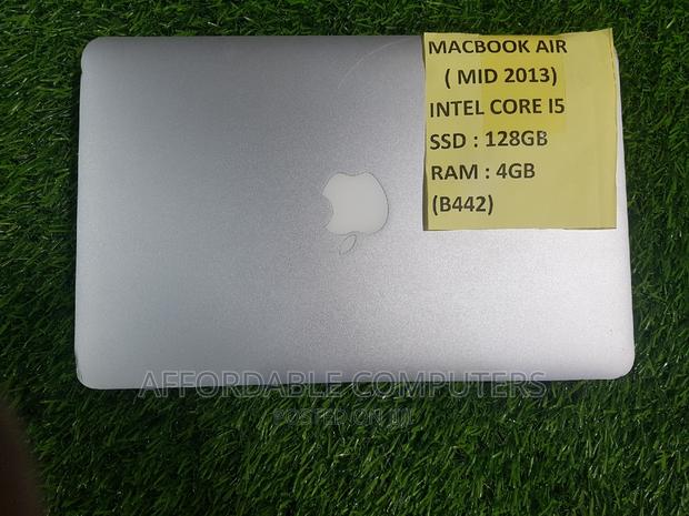 Laptop Apple MacBook Air 2013 4GB Intel Core I5 SSD 128GB · Photo 4