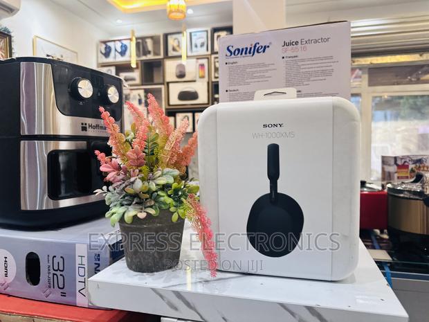 Unleashed Your Inner Pop With Sony 1000 Mx5 · Photo 2